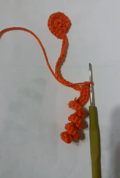 Sailor Girl Amigurumi Pattern step 3 - details and accessories