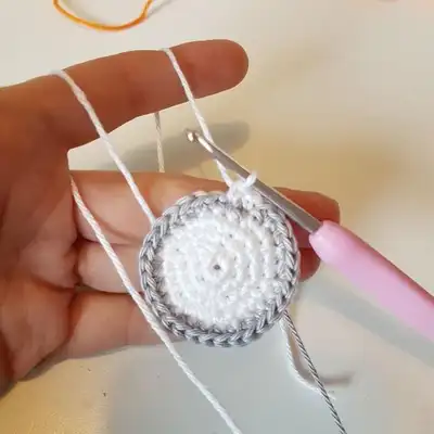 BB-8 Amigurumi Pattern step 3 - details and accessories