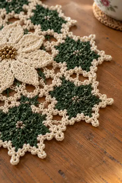 Poinsettia & Star Motif Table Runner Pattern step 2 - assembly progress