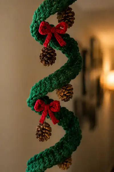 Evergreen Spiral Christmas Garland Trailing with Pinecones and Red Bows Pattern step 2 - assembly progress