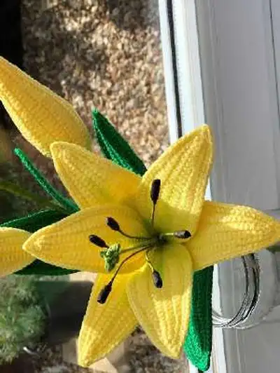Lily Crochet Pattern step 3 - details and accessories