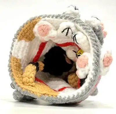 Reversible Cat Amigurumi Pattern step 2 - assembly progress