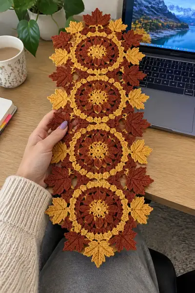 Cascading Maple Leaf Medallion Table Runner Pattern step 1 - construction progress