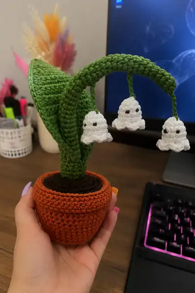 Halloween Phantoms Plant Amigurumi Pattern step 1 - construction progress