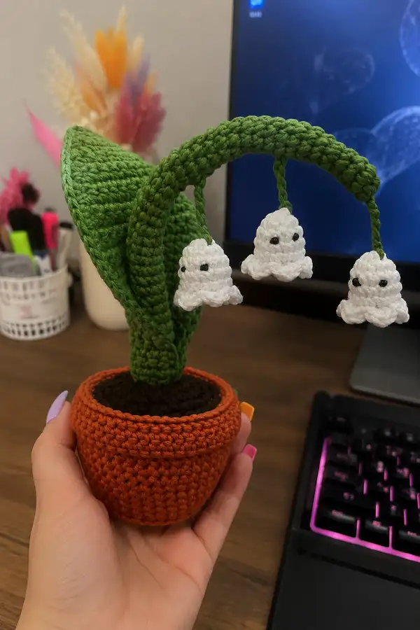 Halloween Phantoms Plant Amigurumi Pattern