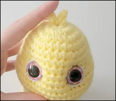 Feather Locklear the Chick Amigurumi Pattern step 4 - final assembly and finishing