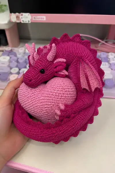 Big Magenta Valentine Dragon Curled Around a Heart Amigurumi Pattern step 1 - construction progress