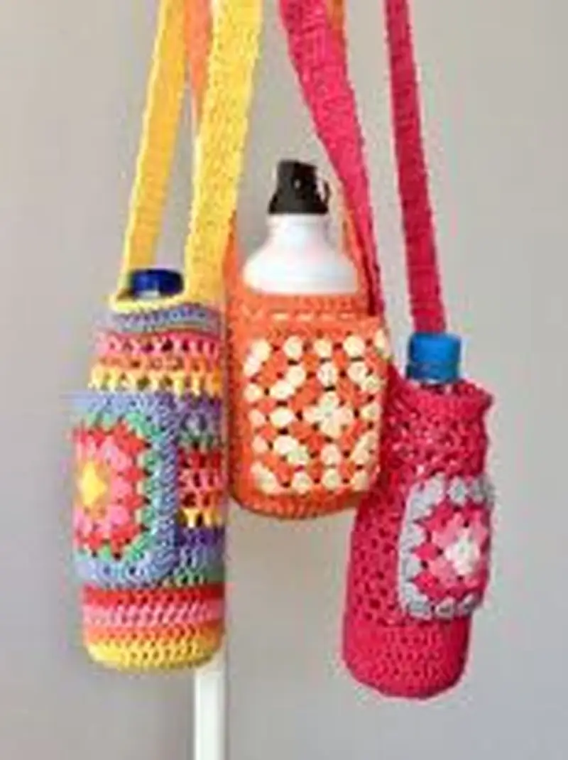 Free Beginner Friendly crochet pattern: Granny Square Pocket Bottle Holder Pattern - Easy to follow tutorial