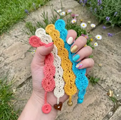 Very Shelley Bookmark Pattern step 2 - assembly progress