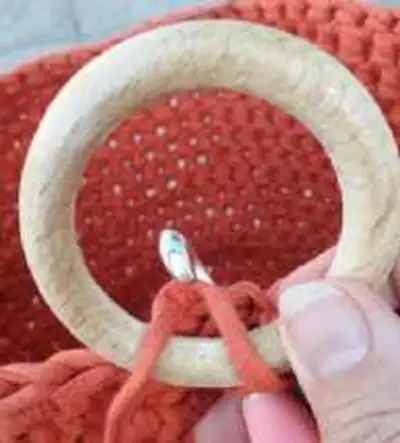 Crochet Caddy Pattern step 3 - details and accessories