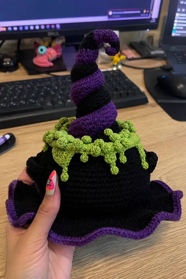 Big Bubbling Cauldron Brew Spiral Witch Hat Pattern