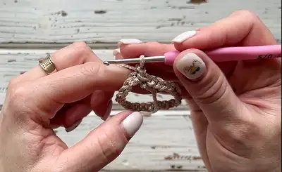 Chunky Chain Crochet Pattern step 4 - final assembly and finishing