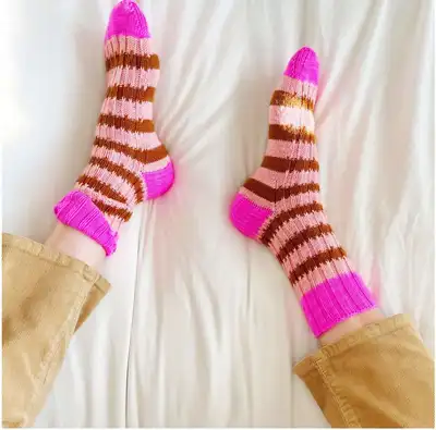 The Slip Rib Socks Pattern step 3 - details and accessories