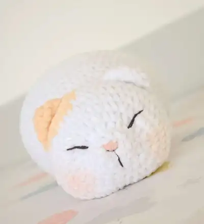 Marshmallow Kittie Amigurumi Pattern step 1 - construction progress