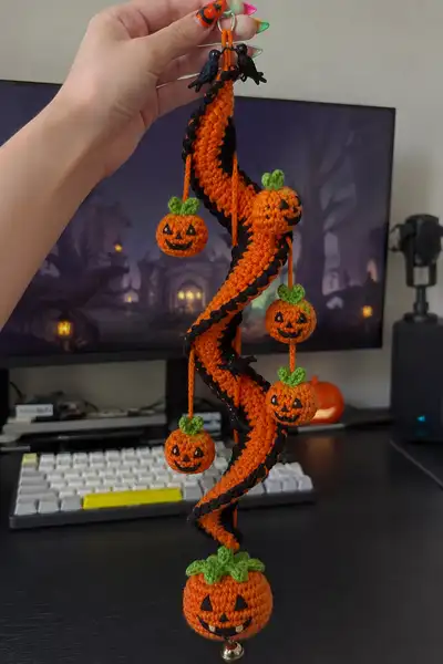 Spooky Pumpkin Spiral Amigurumi Pattern step 1 - construction progress