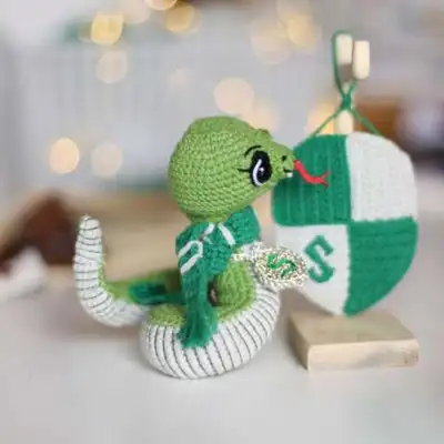 Snake Slythie Amigurumi Pattern step 2 - assembly progress