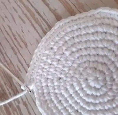 Nieves Amigurumi Pattern step 3 - details and accessories