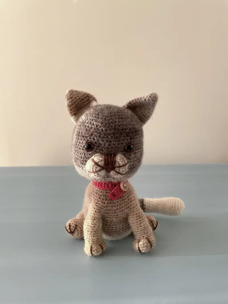 Free Intermediate crochet pattern: Cute Cat Amigurumi Pattern - Easy to follow tutorial