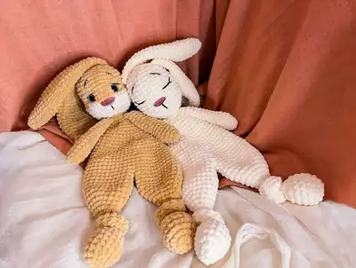 Plush snuggler BUNNY Amigurumi Pattern step 1 - construction progress