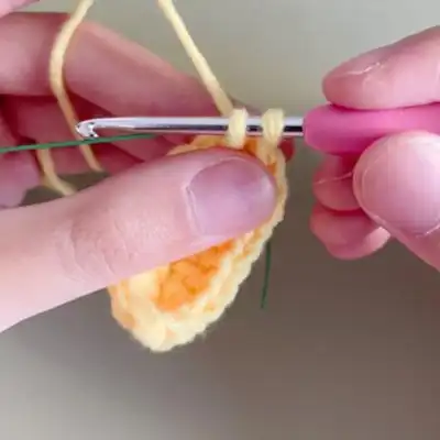 Mini Flower Basket & Flowers Pattern step 3 - details and accessories
