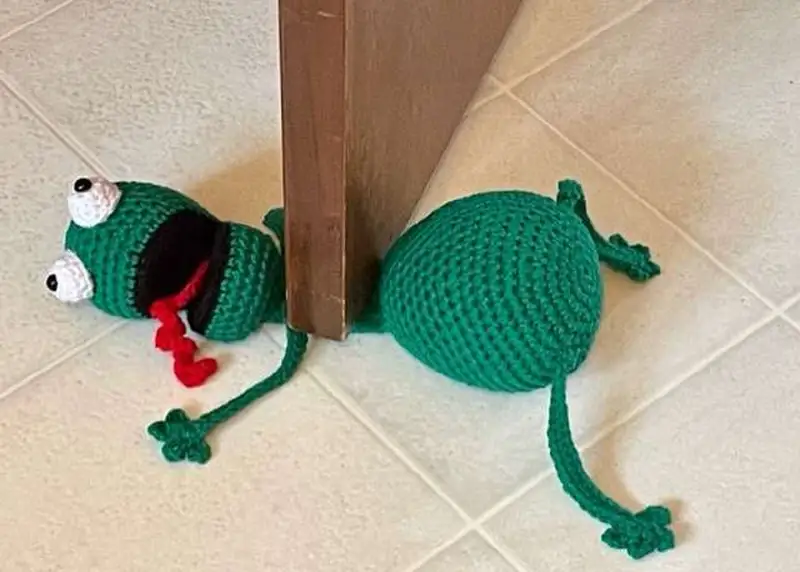 Free Intermediate crochet pattern: CROCHET FROG DOOR-STOPPER Amigurumi Pattern - Easy to follow tutorial