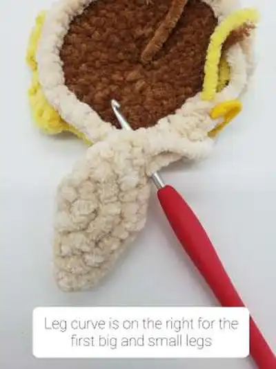 Mini Sunflower Turtle Amigurumi Pattern step 3 - details and accessories