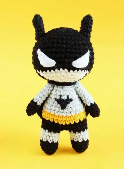 Batman Mini Amigurumi Pattern step 1 - construction progress