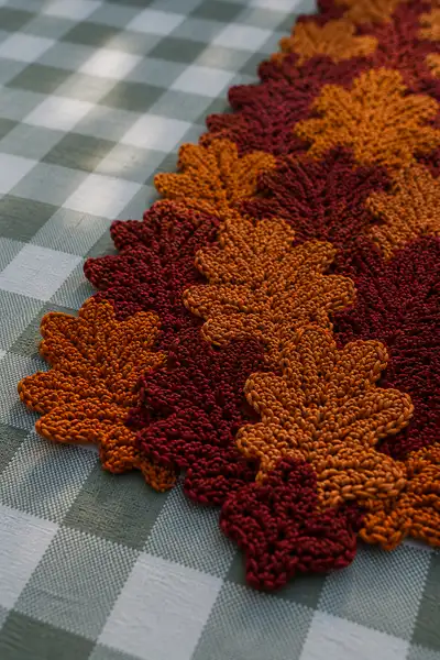 Detached Oak Leaf Strip Table Runner in Amber and Burgundy Pattern step 2 - assembly progress