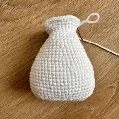Snowman Amigurumi Pattern step 2 - assembly progress
