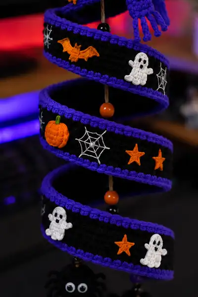 Pumpkin Spooky Spiral Ornament Amigurumi Pattern step 2 - assembly progress