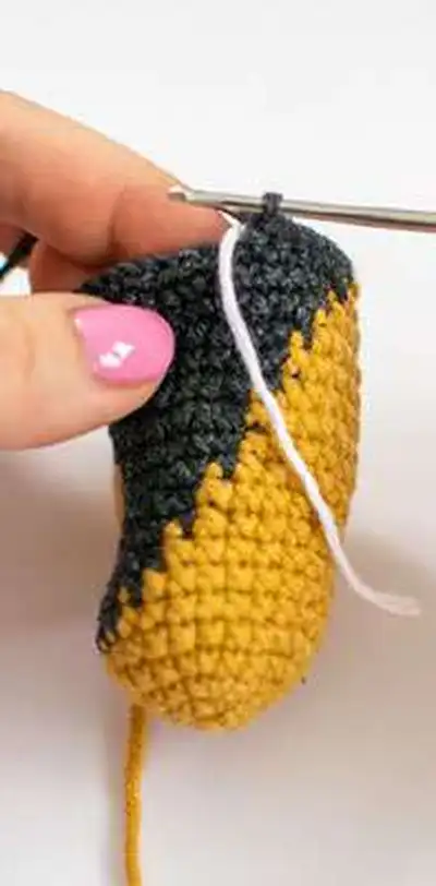 Yumi the Dachshund Bicolor Amigurumi Pattern step 4 - final assembly and finishing