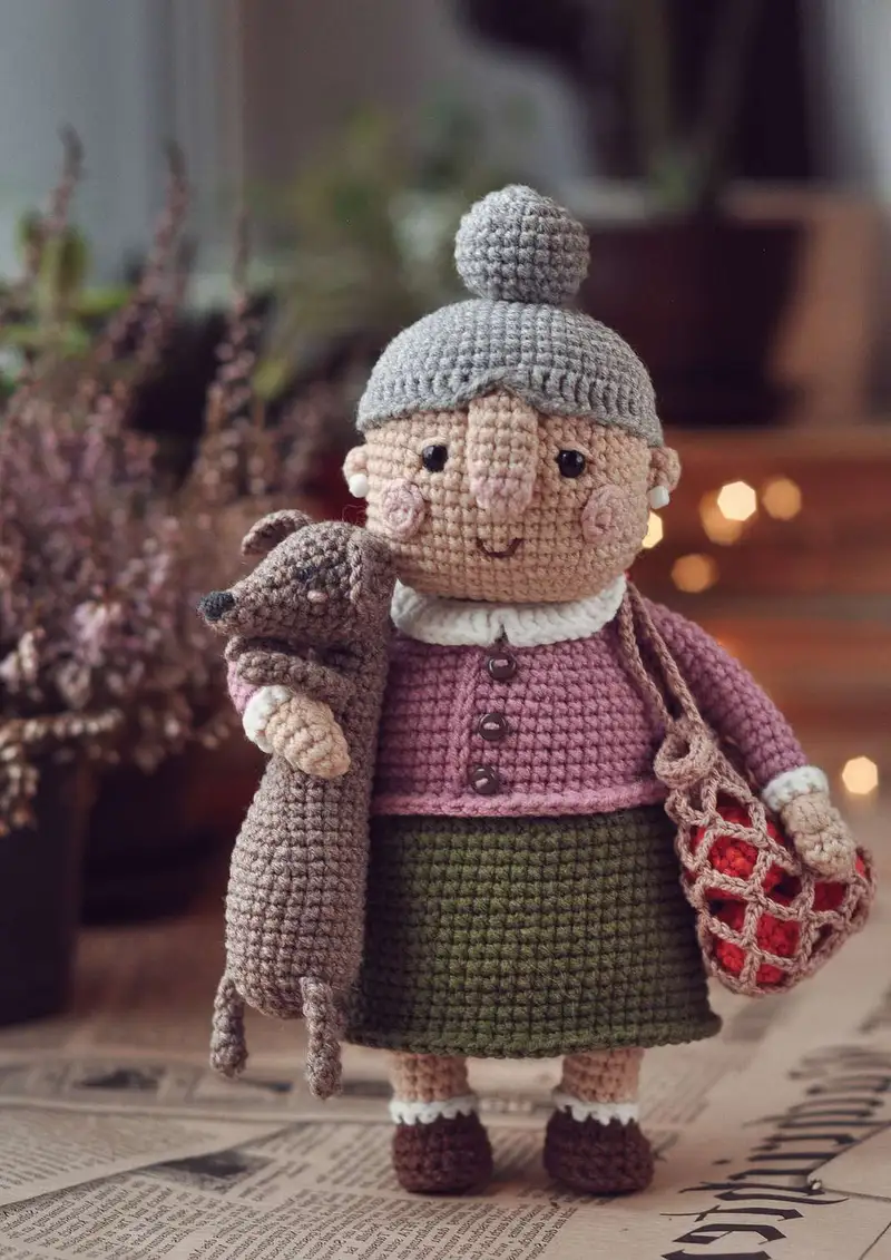 Free Intermediate crochet pattern: Grandma Amigurumi Pattern - Easy to follow tutorial