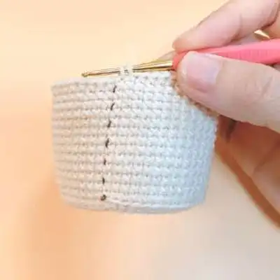 Marshmallow Kittie Amigurumi Pattern step 2 - assembly progress