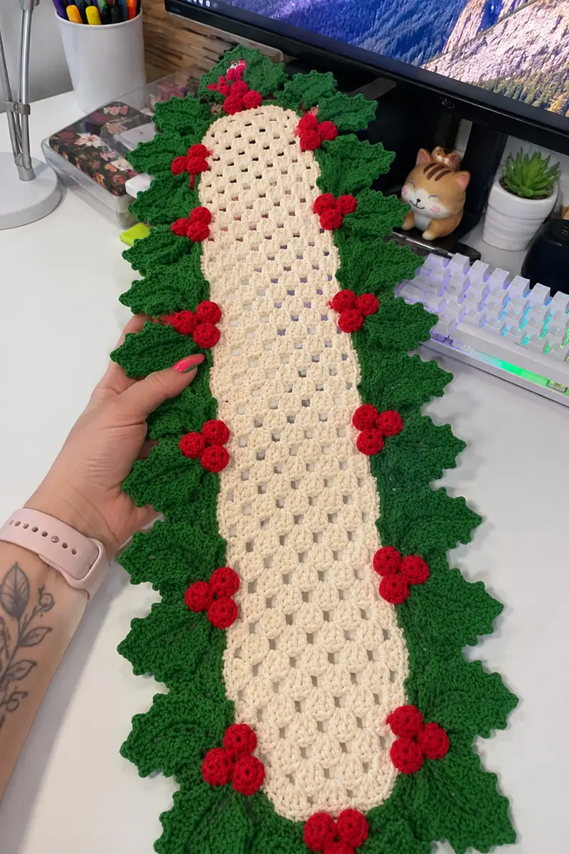 Free crochet pattern: Green Holly and Red Berry Christmas Table Runner Pattern - Intermediate level tutorial