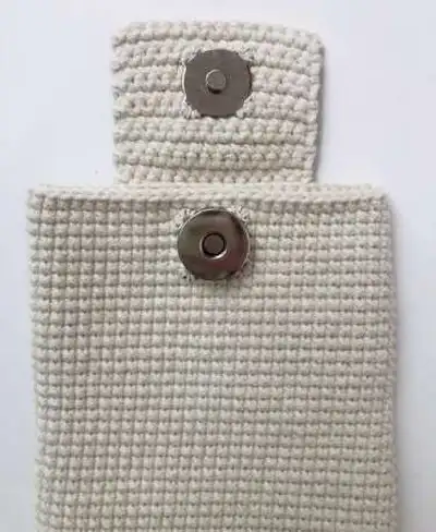 Frog Phone Pouch Amigurumi Pattern step 3 - details and accessories
