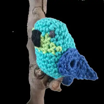 Mini Parrot Amigurumi Pattern step 2 - assembly progress
