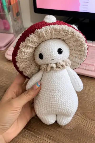 Big Mushroom Friend Amigurumi Pattern step 1 - construction progress
