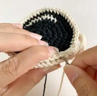 The Camera Crochet Bag & Purse Pattern step 3 - details and accessories