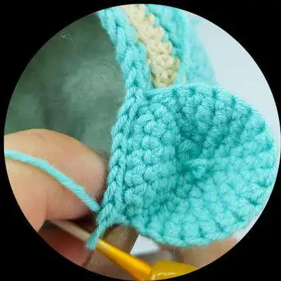 Yogi Girl Amigurumi Pattern step 3 - details and accessories