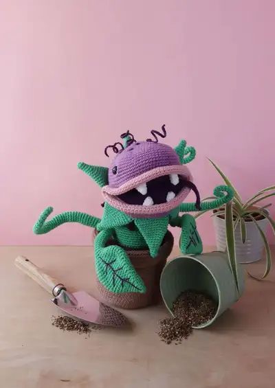 Clarence the Peckish Plant Amigurumi Pattern step 1 - construction progress