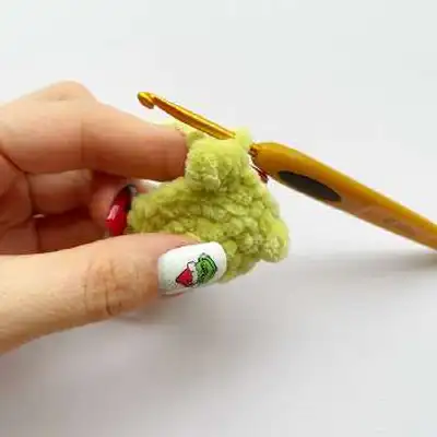 Grinch and His Friends Amigurumi Pattern step 2 - assembly progress