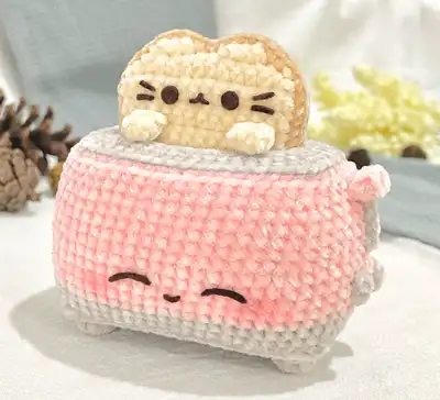 Kitty Toaster Amigurumi Pattern step 1 - construction progress