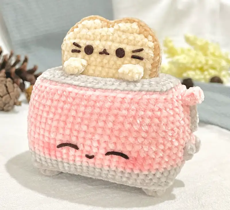 Free Intermediate crochet pattern: Kitty Toaster Amigurumi Pattern - Easy to follow tutorial