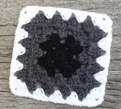 Basic Granny Square Pattern step 3 - details and accessories