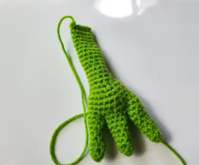 Baby Grinch & Baby Max Amigurumi Pattern step 3 - details and accessories