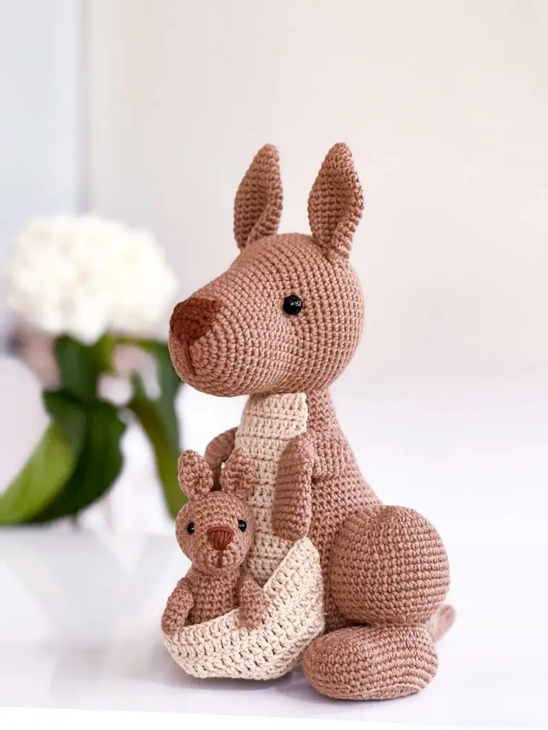 Free Intermediate crochet pattern: Mommy Kangaroo & Baby Amigurumi Pattern - Easy to follow tutorial