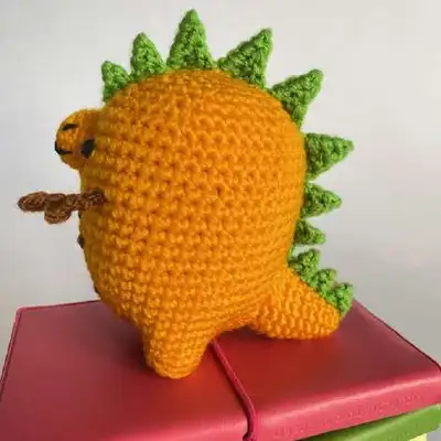 Pineapple Rex Amigurumi Pattern step 2 - assembly progress