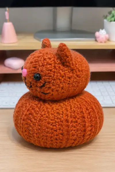 Pumpkiny Halloween Cat Amigurumi Pattern step 2 - assembly progress