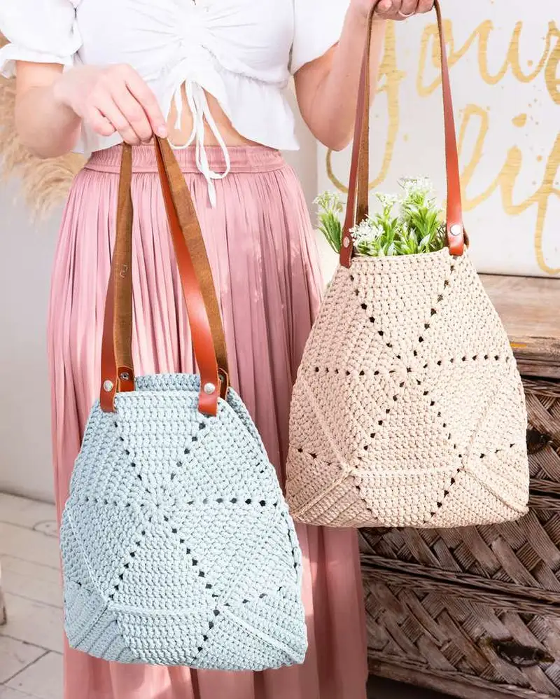 Free Intermediate crochet pattern: Trapeze Bag Amigurumi Pattern - Easy to follow tutorial