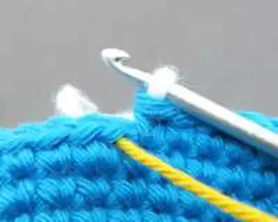 Snowman Amigurumi Pattern step 4 - final assembly and finishing